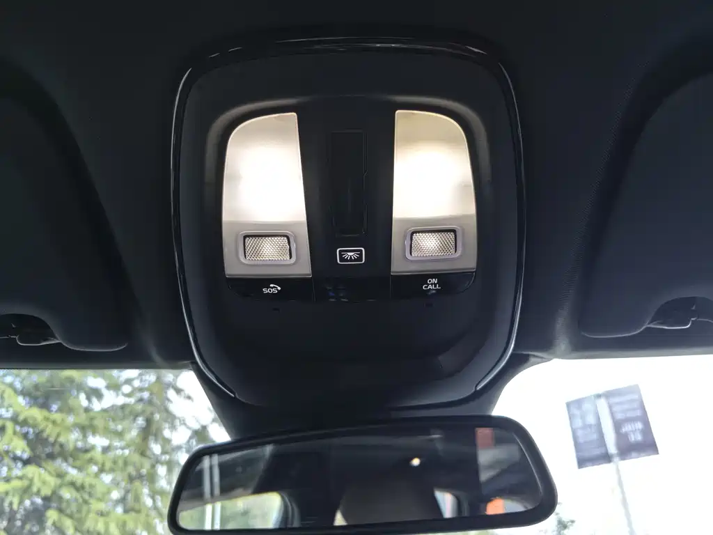 Volvo XC60 — фото 18
