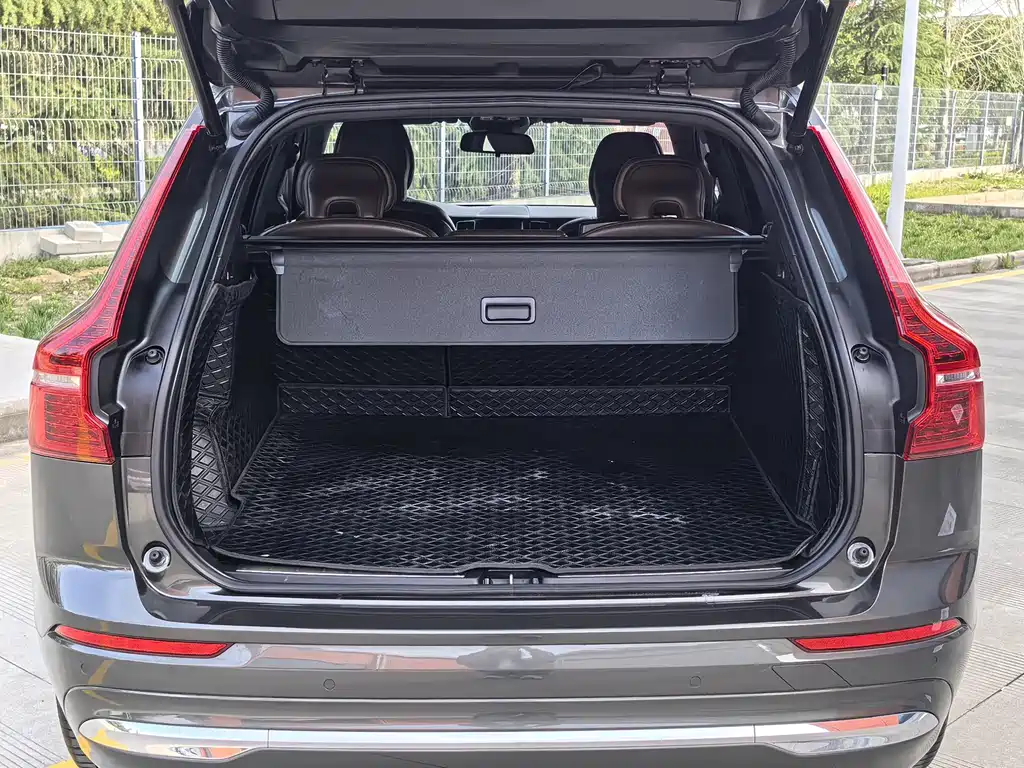Volvo XC60 — фото 19