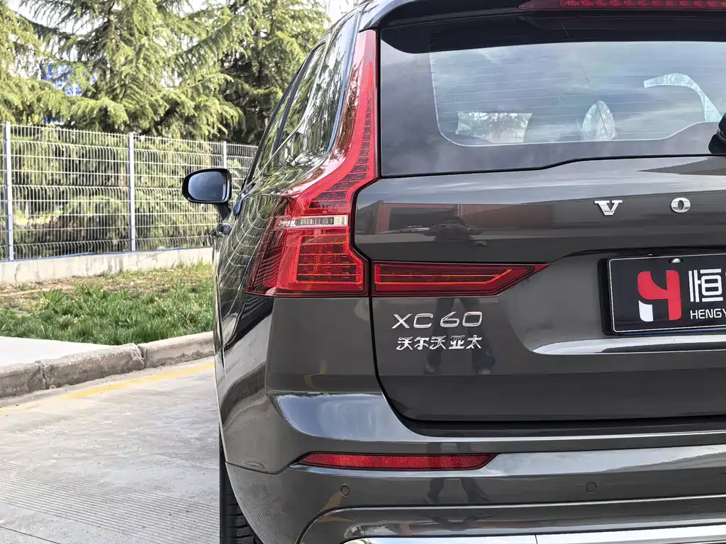 Volvo XC60 — фото 20