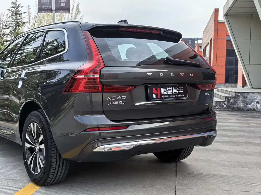 Volvo XC60 — фото 21