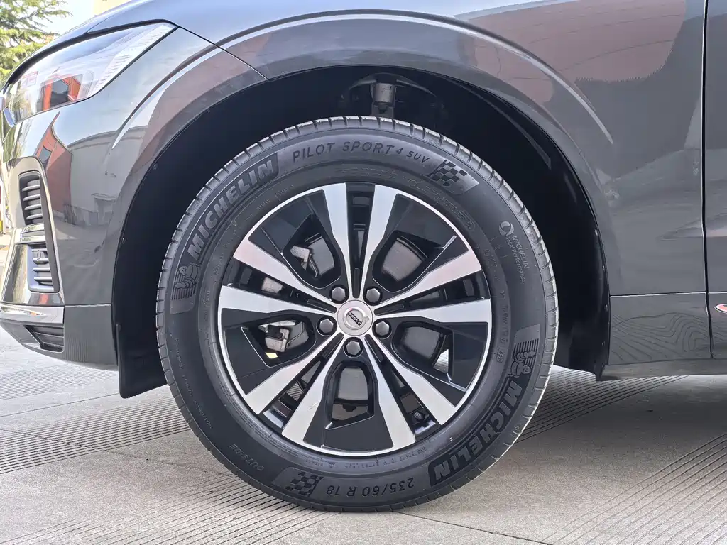 Volvo XC60 — фото 23