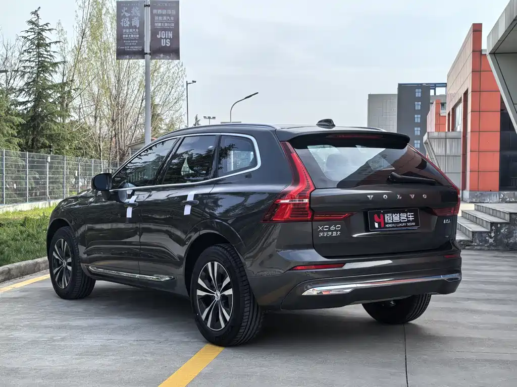 Volvo XC60 — фото 25