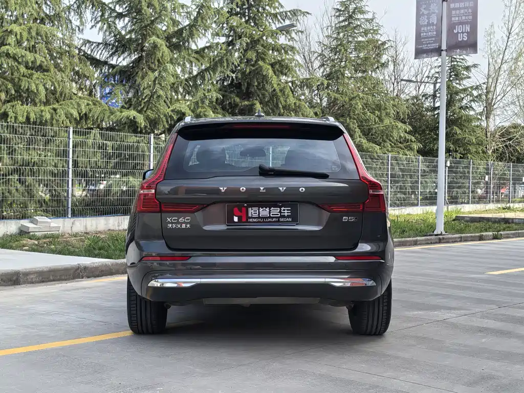 Volvo XC60 — фото 26