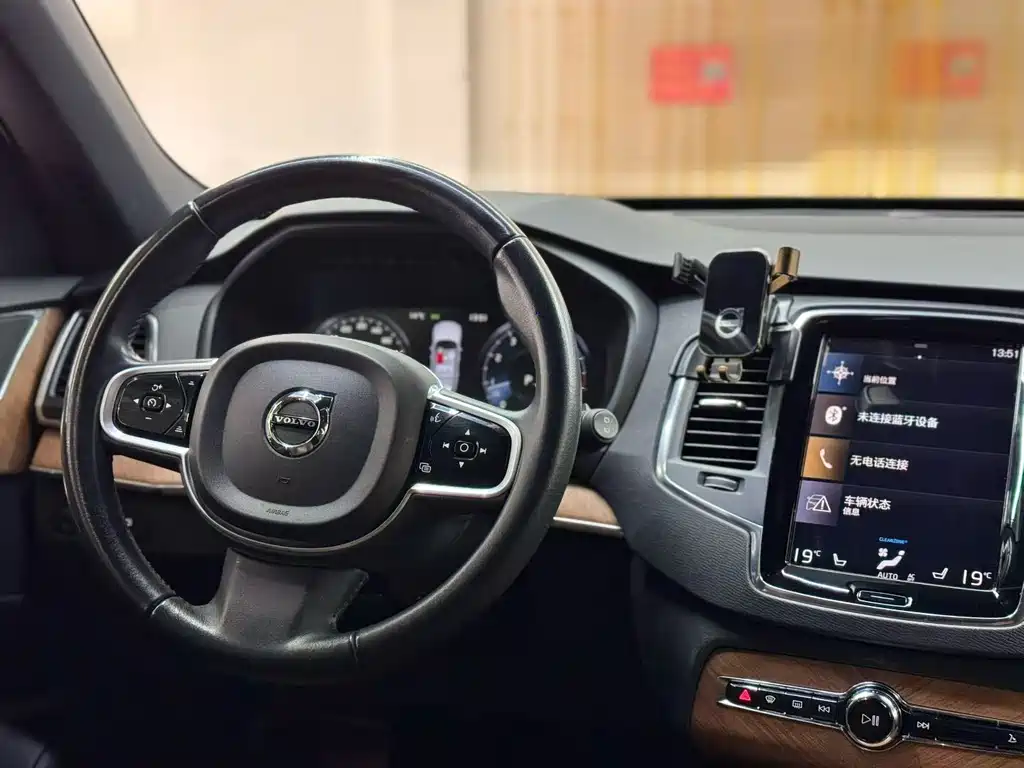 Volvo XC90 — фото 6