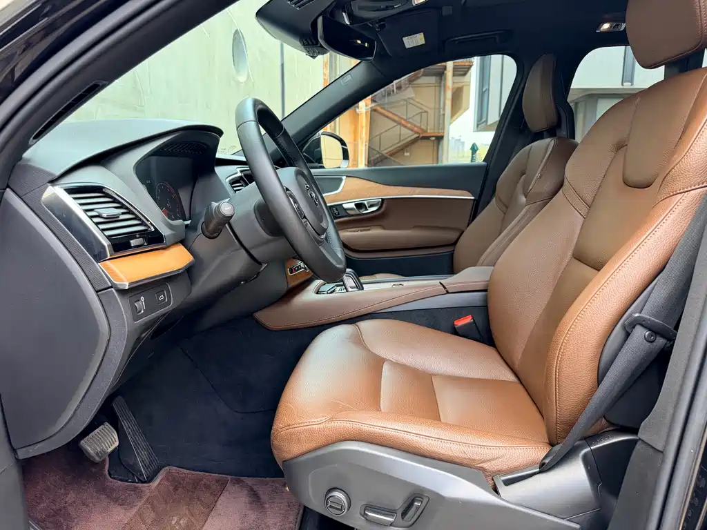 Volvo XC90 — фото 13