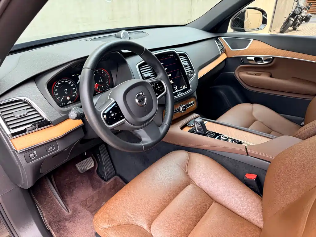 Volvo XC90 — фото 14