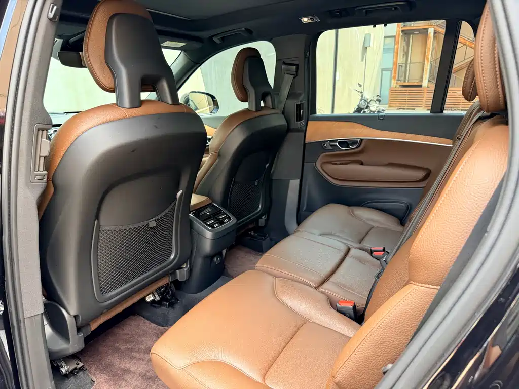 Volvo XC90 — фото 18