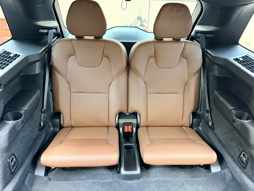 Volvo XC90 — фото 24