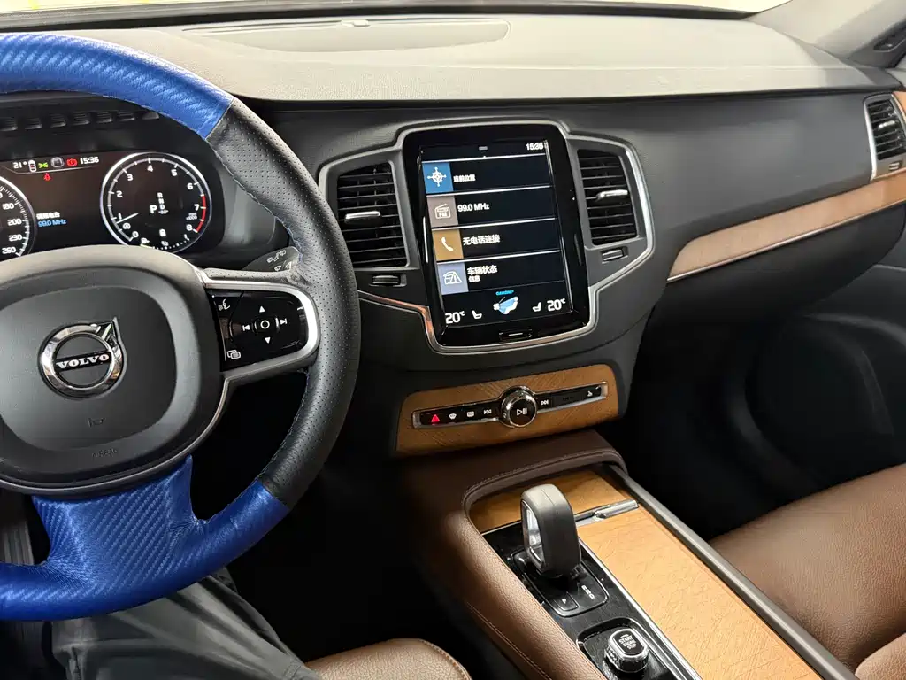 Volvo XC90 — фото 11