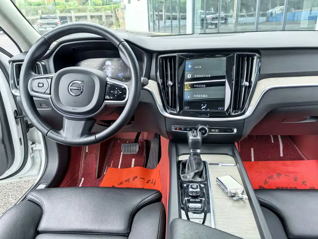 Volvo S60 — фото 13