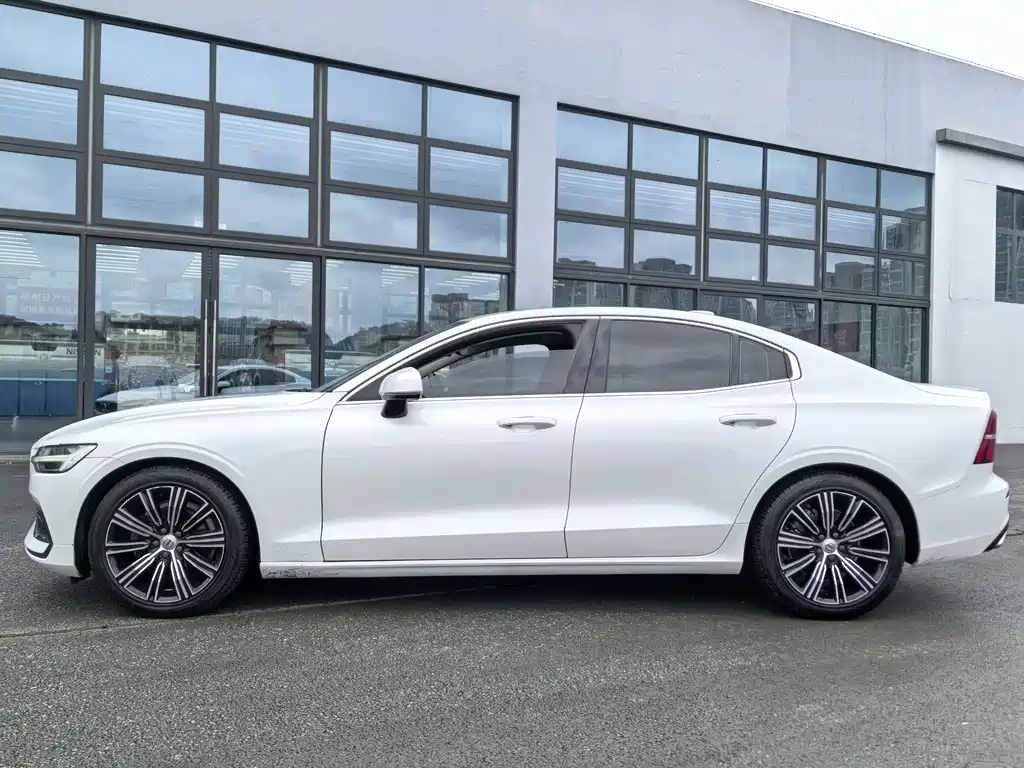 Volvo S60 — фото 4