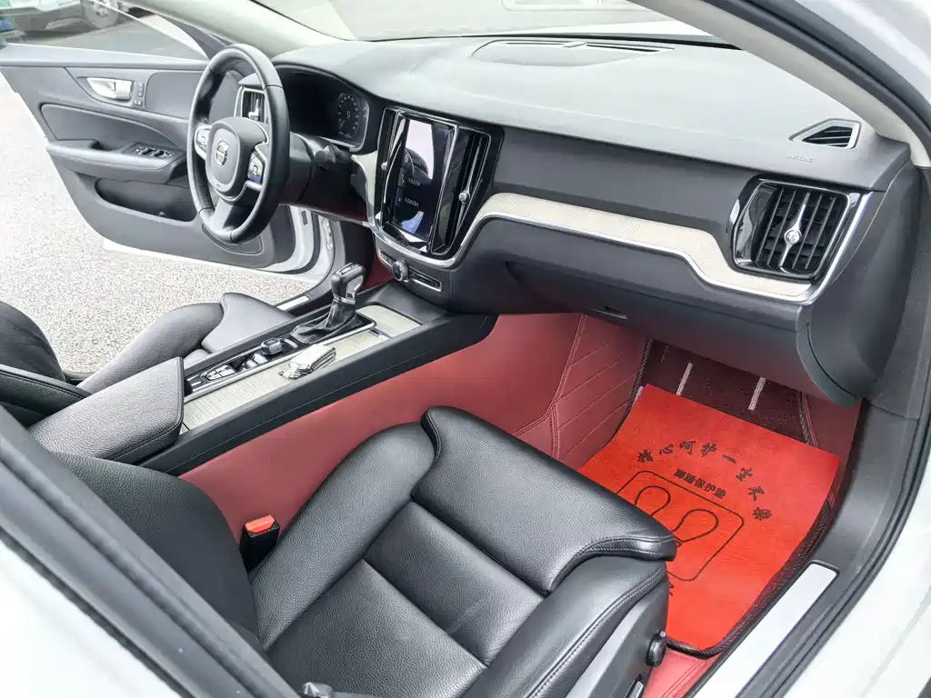 Volvo S60 — фото 10