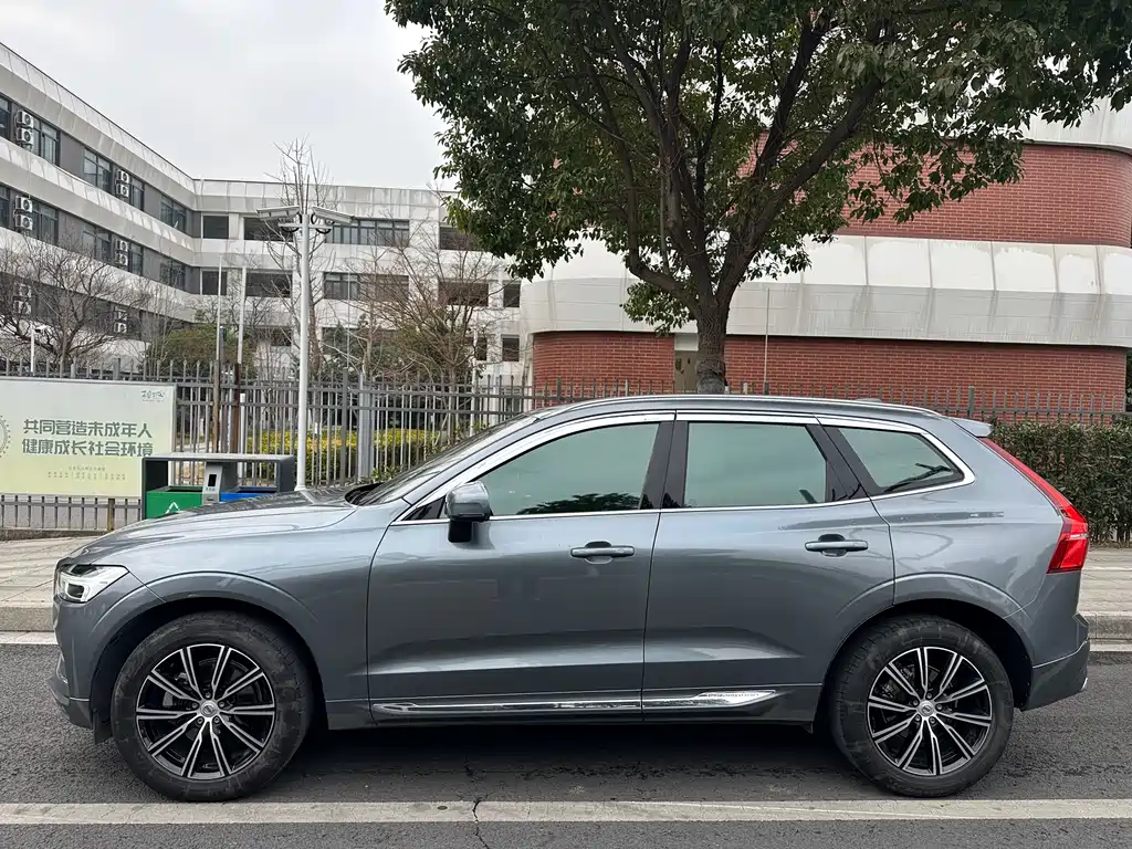 Volvo XC60 — фото 4