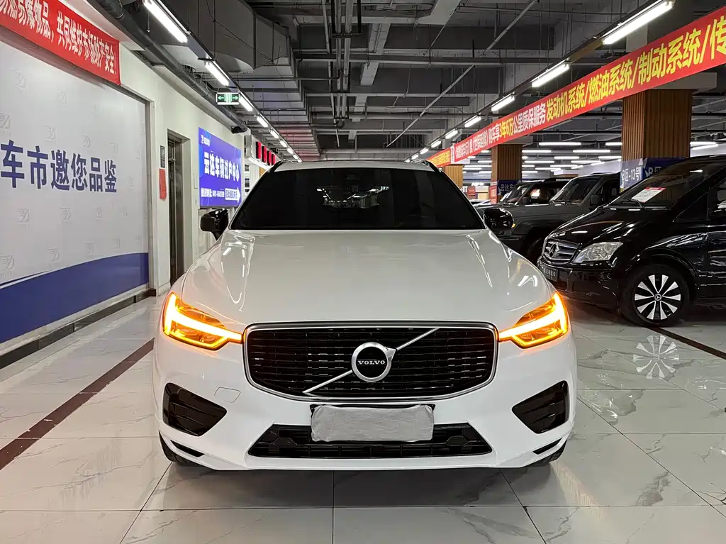 Volvo XC60 — фото 2