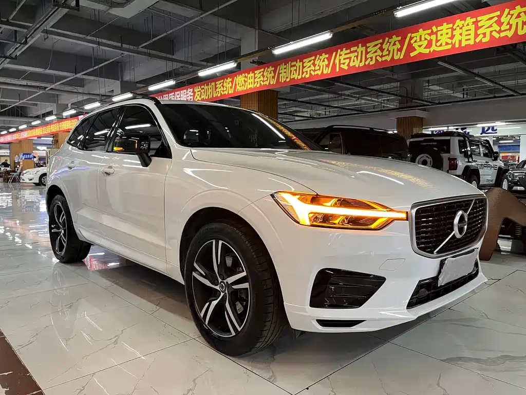 Volvo XC60 — фото 6