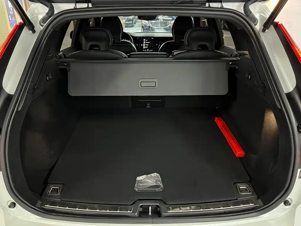 Volvo XC60 — фото 9