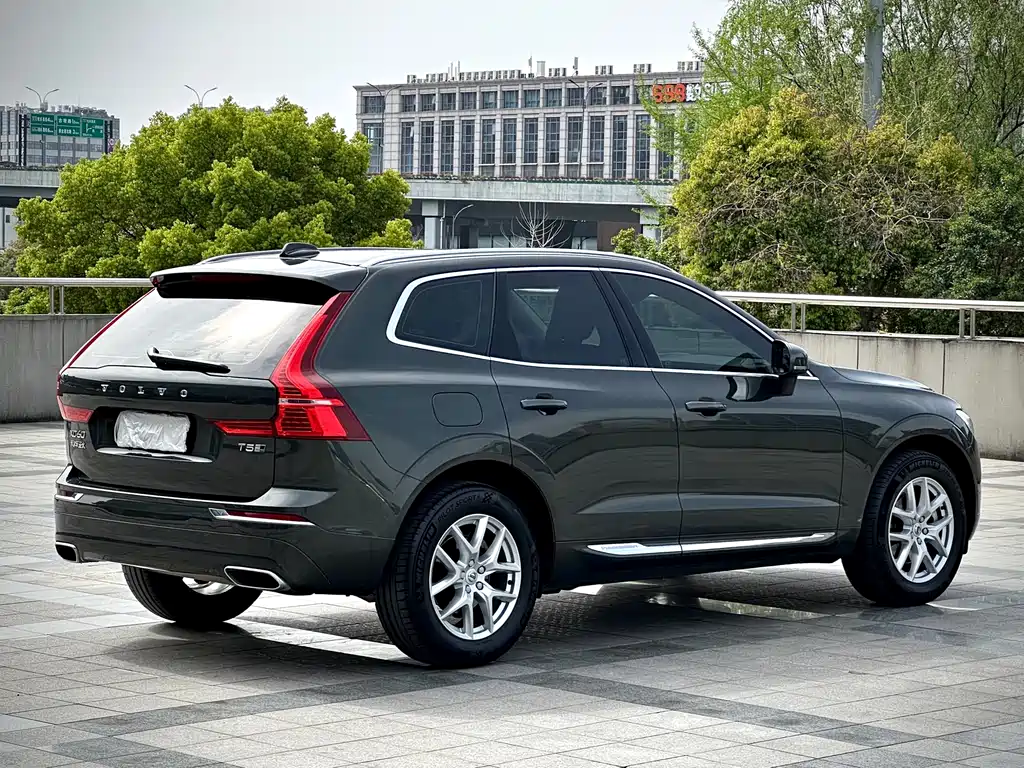 Volvo XC60 — фото 5