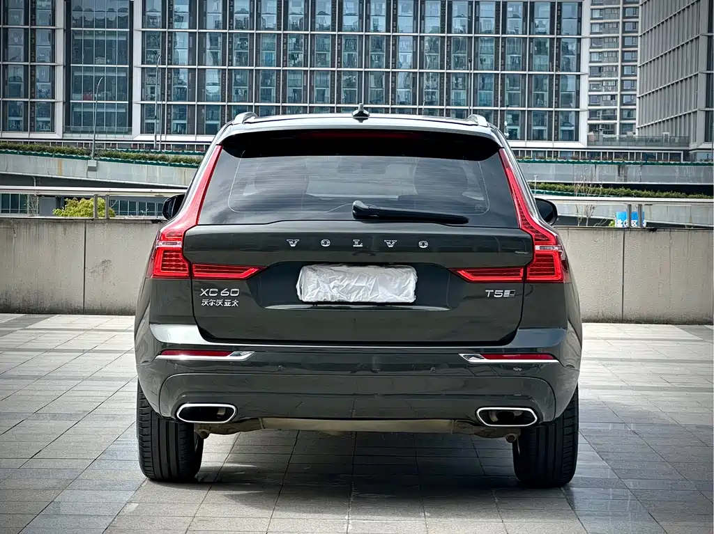 Volvo XC60 — фото 6