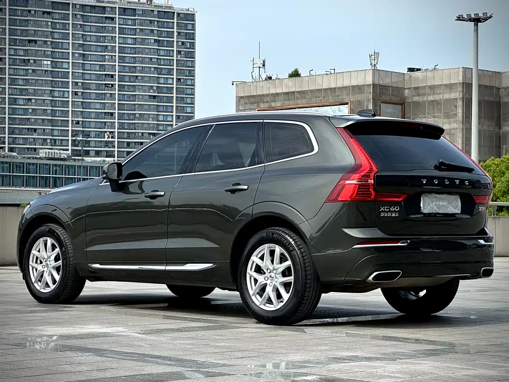 Volvo XC60 — фото 7