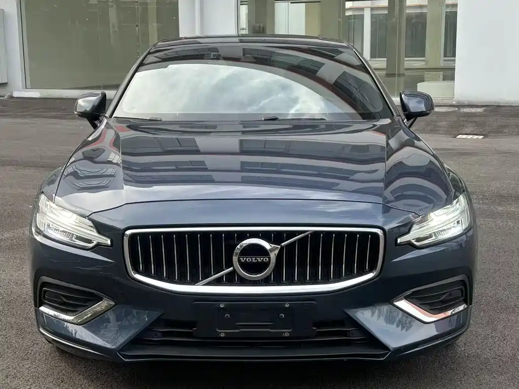 Volvo S60 — фото 2