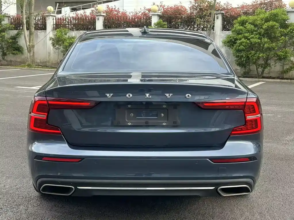 Volvo S60 — фото 13