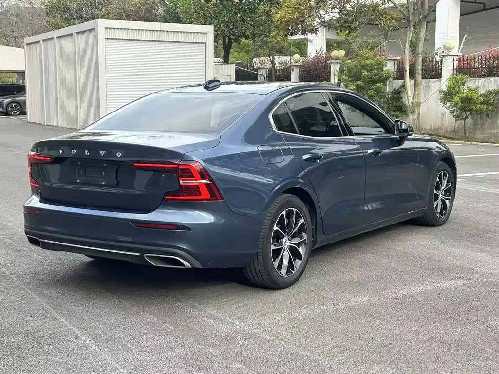 Volvo S60 — фото 14
