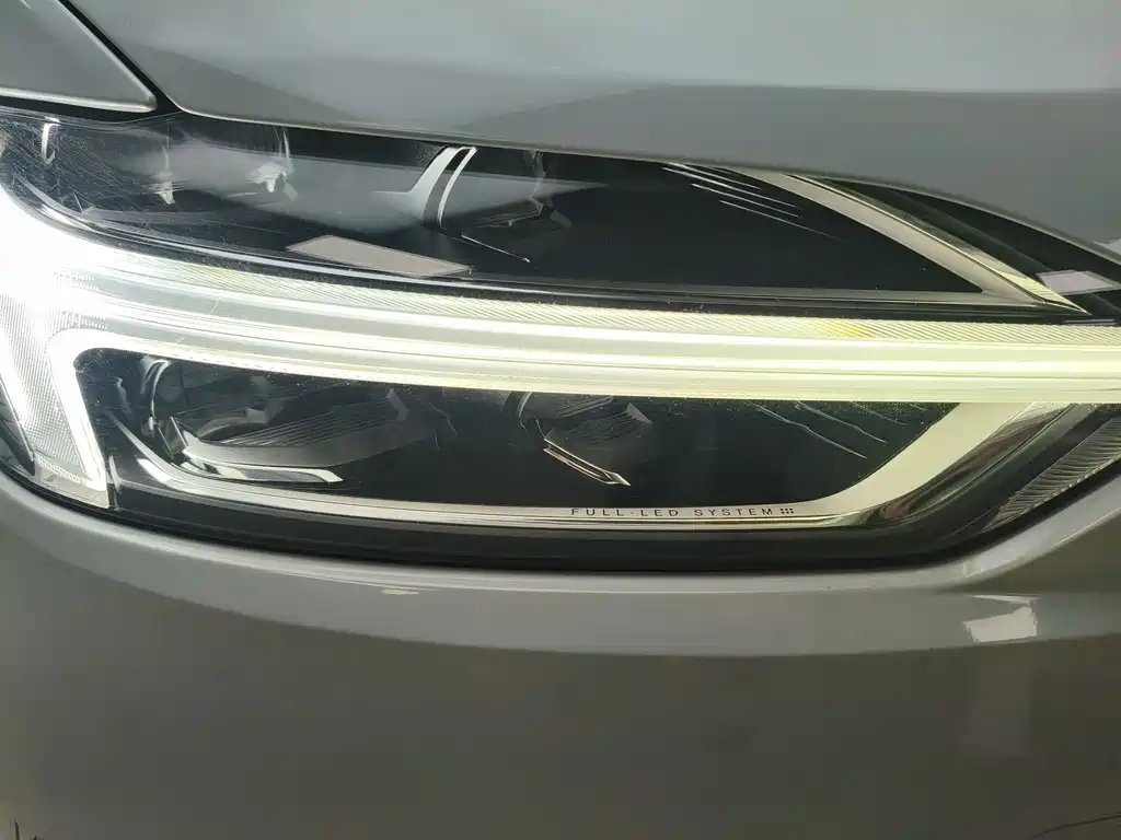 Volvo XC60 — фото 11