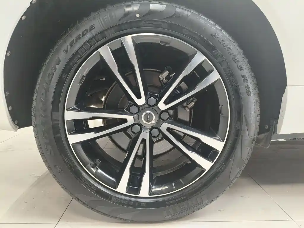 Volvo XC60 — фото 14