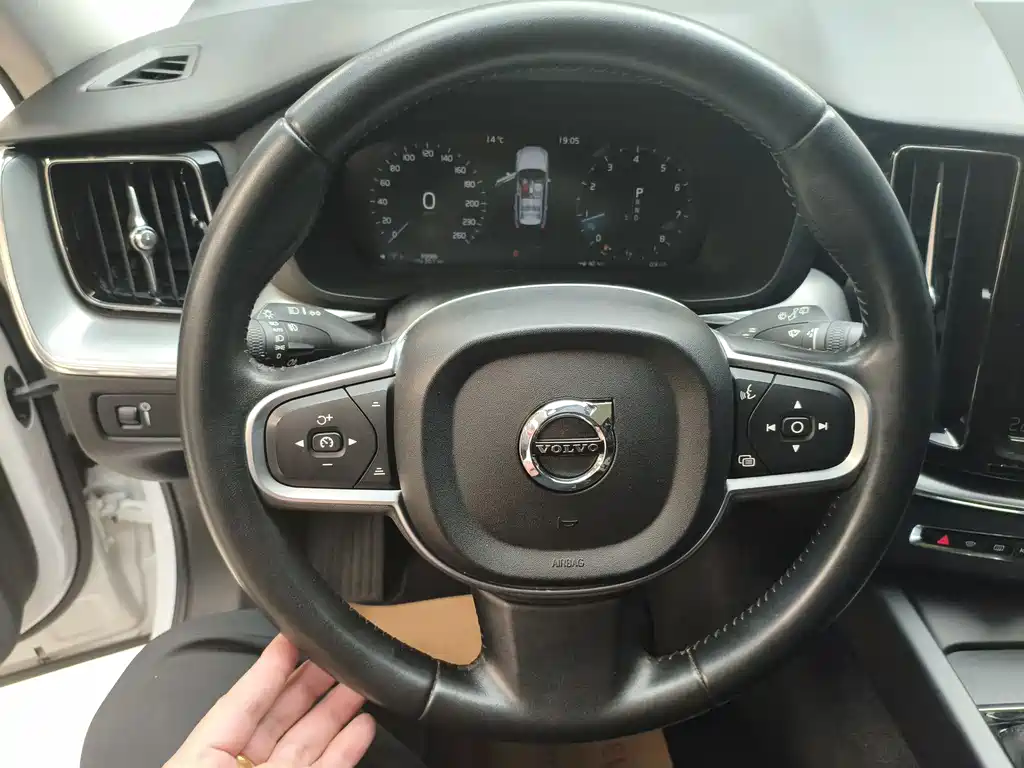Volvo XC60 — фото 26