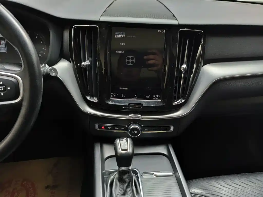 Volvo XC60 — фото 32