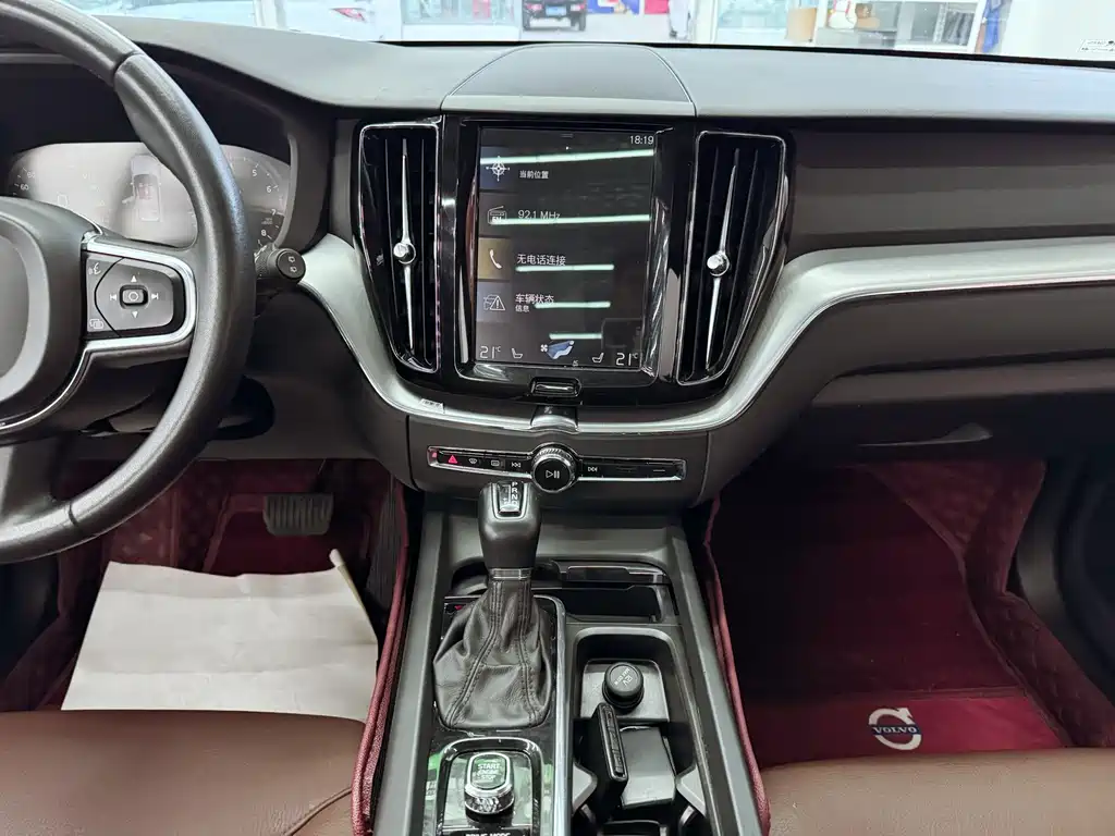 Volvo XC60 — фото 13