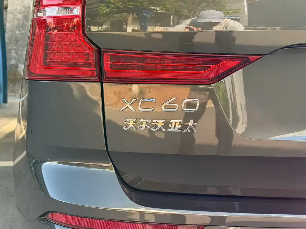Volvo XC60 — фото 17