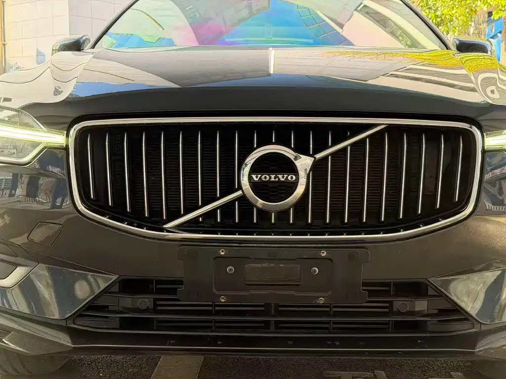 Volvo XC60 — фото 19