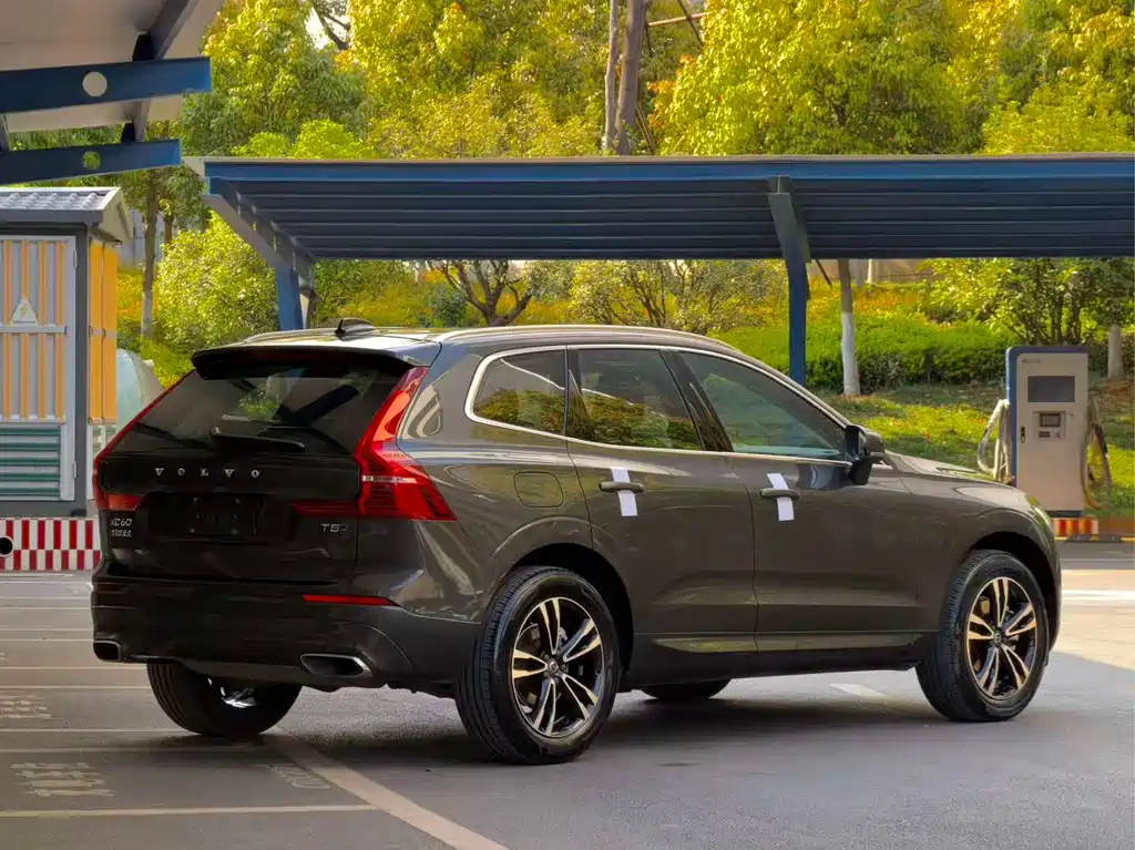Volvo XC60 — фото 3