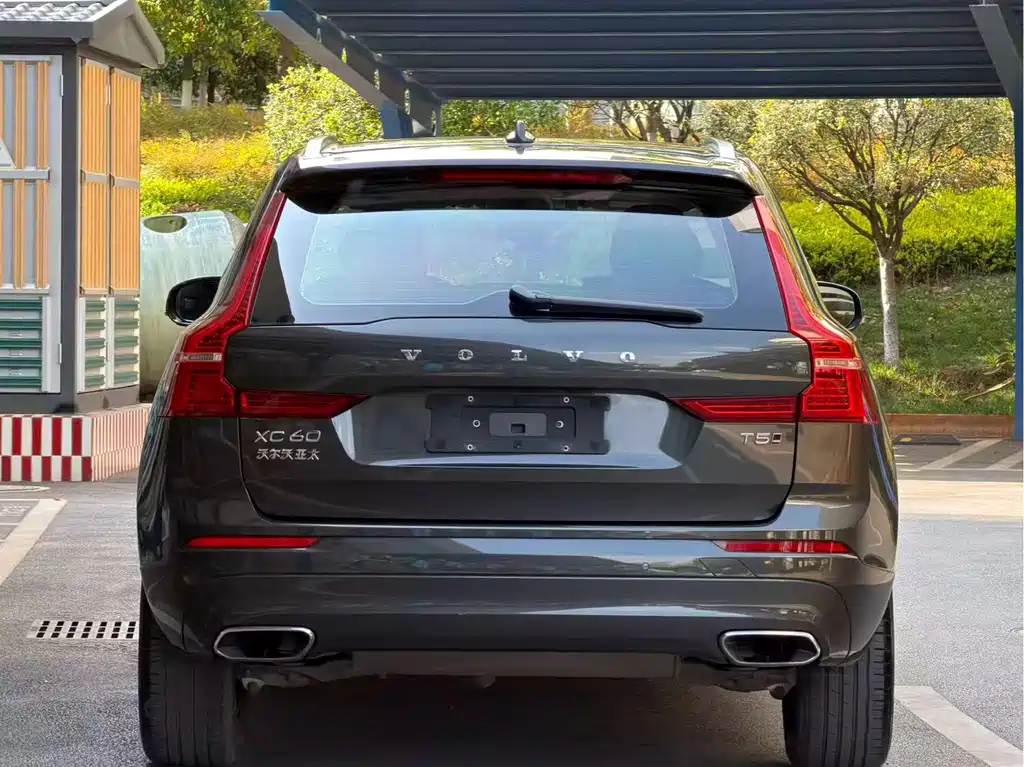 Volvo XC60 — фото 6