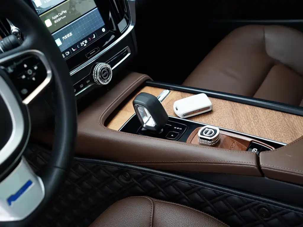 Volvo S90 — фото 19