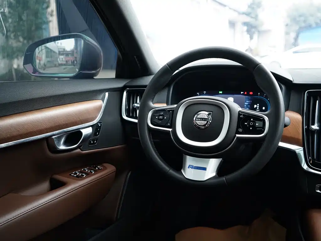 Volvo S90 — фото 20