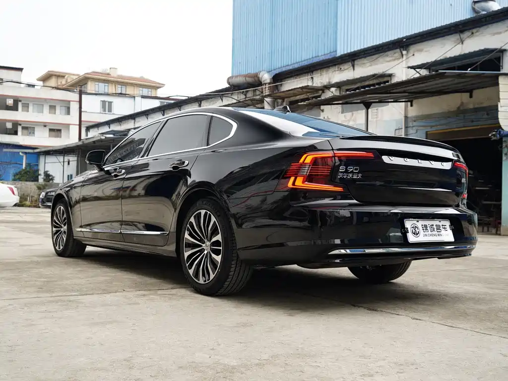 Volvo S90 — фото 9