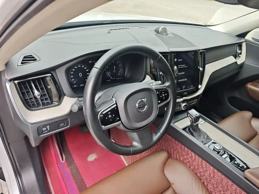 Volvo XC60 — фото 14