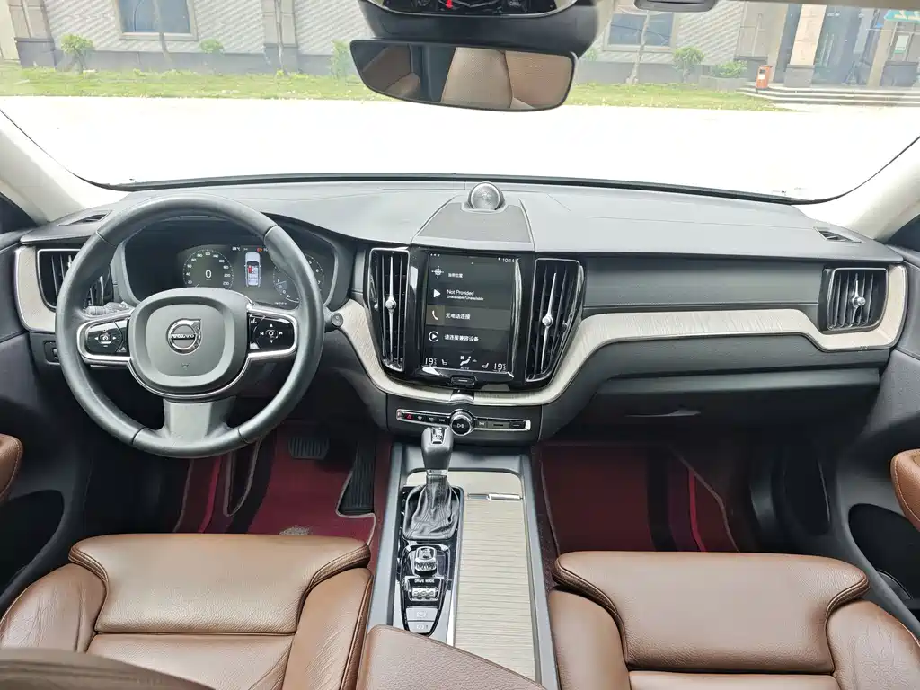 Volvo XC60 — фото 15