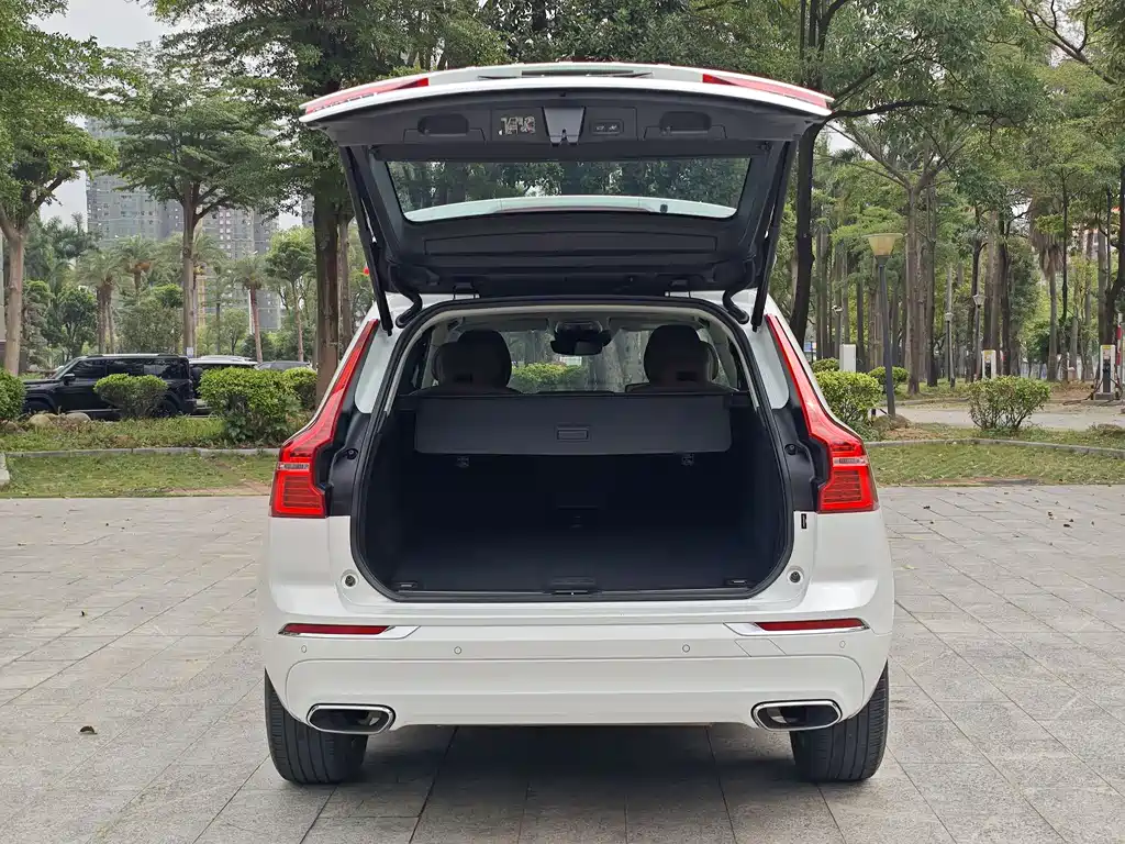 Volvo XC60 — фото 23