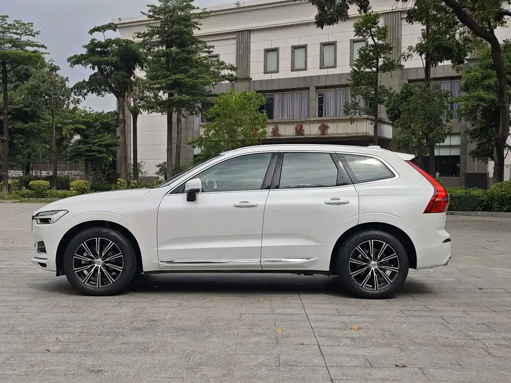 Volvo XC60 — фото 4