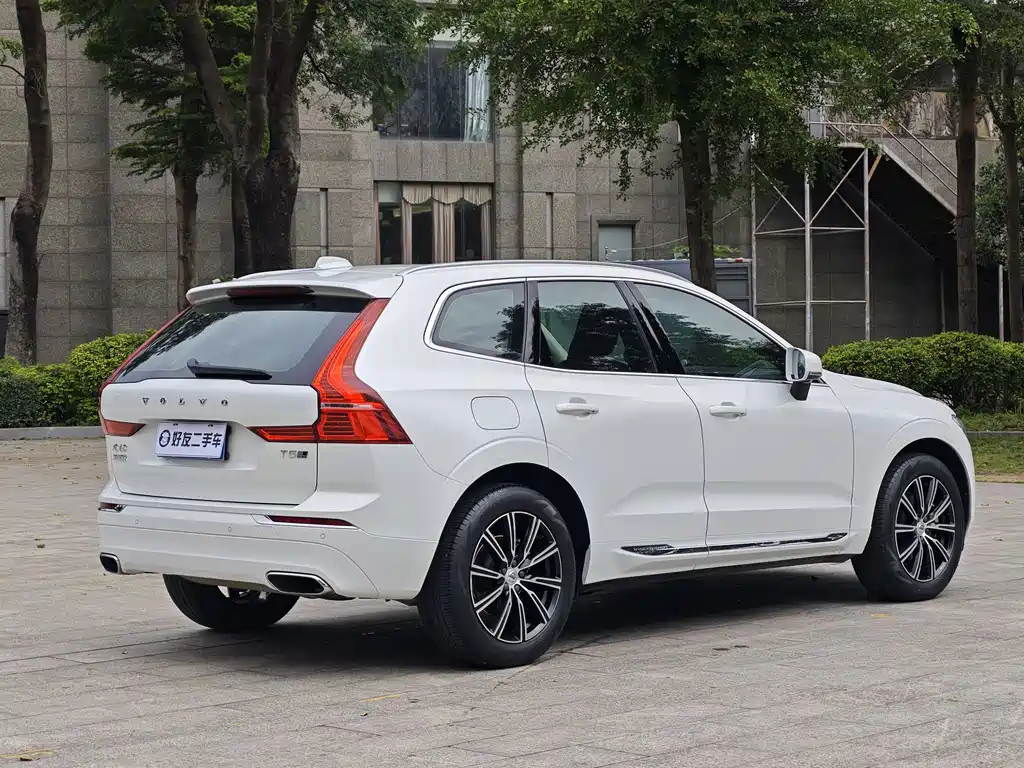 Volvo XC60 — фото 5
