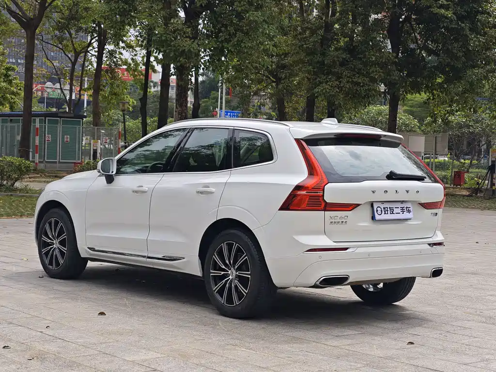 Volvo XC60 — фото 7