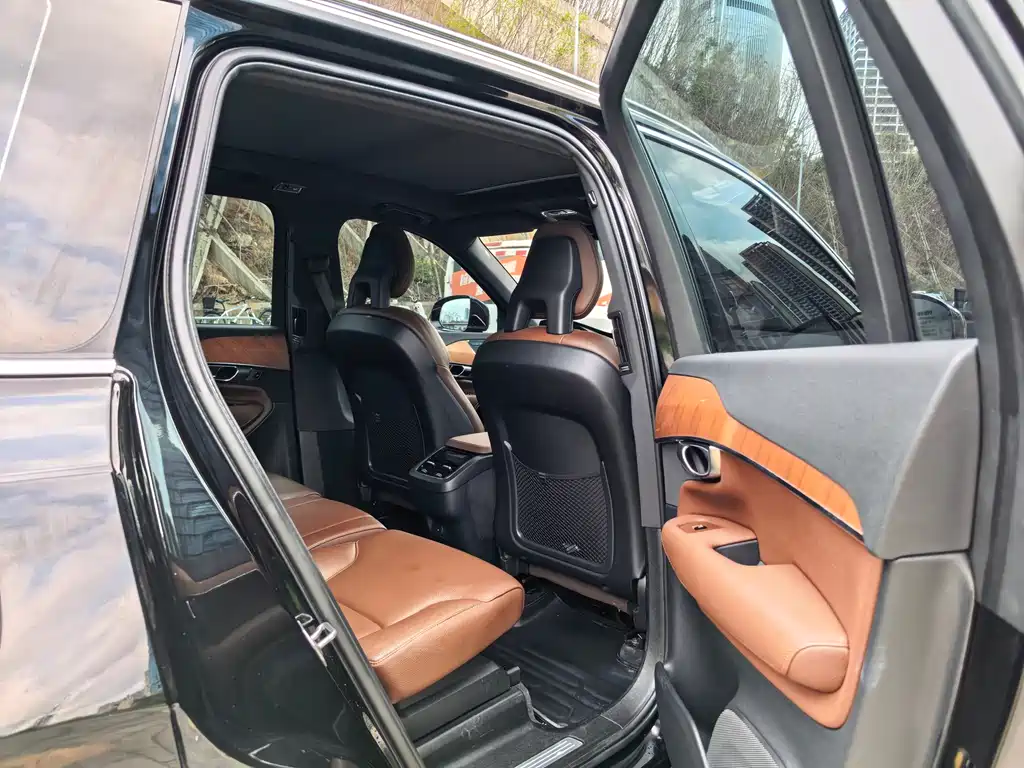 Volvo XC90 — фото 11