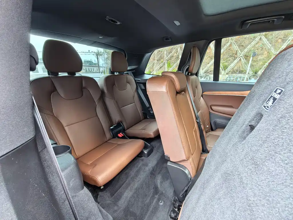 Volvo XC90 — фото 14