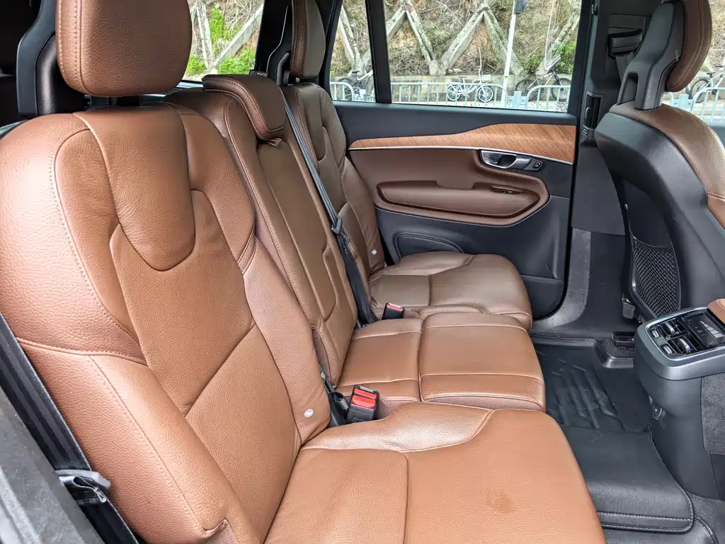 Volvo XC90 — фото 15