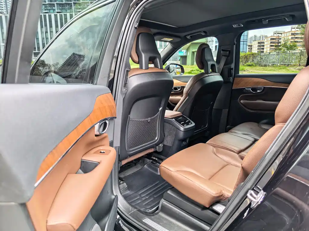 Volvo XC90 — фото 9