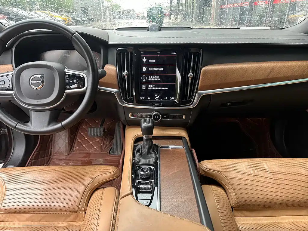 Volvo S90 — фото 11