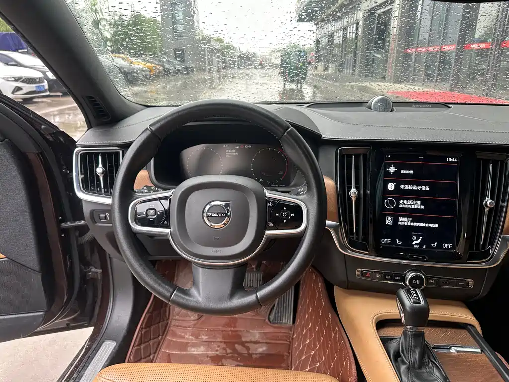 Volvo S90 — фото 10